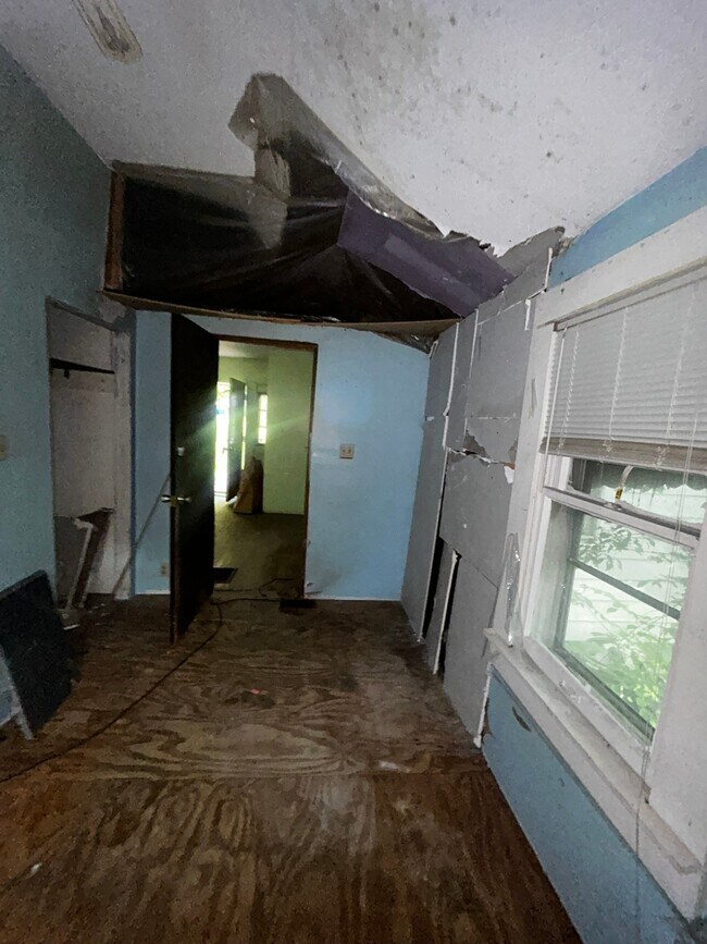 Building Photo - 8521 Clifton Ave