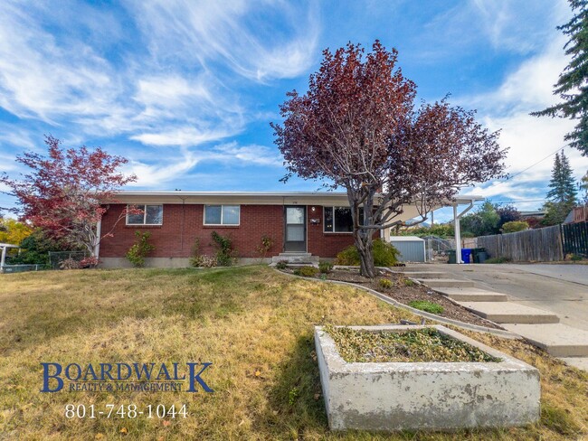 Building Photo - Spacious 5-Bedroom Home with Mountain View...