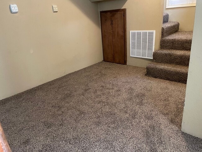 Building Photo - 3 bedroom 3 bath in Crestline.