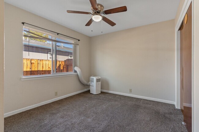 Building Photo - Duplex property in Midtown