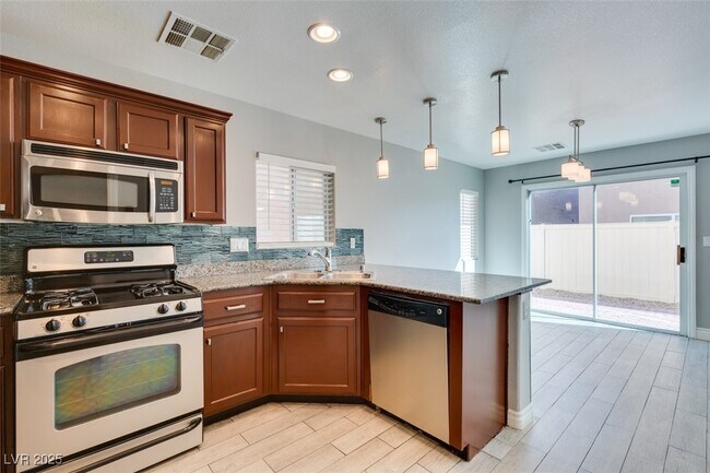 Building Photo - 5660 N Balsam St