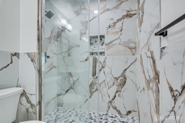 Building Photo - 6 Woodbury Rd