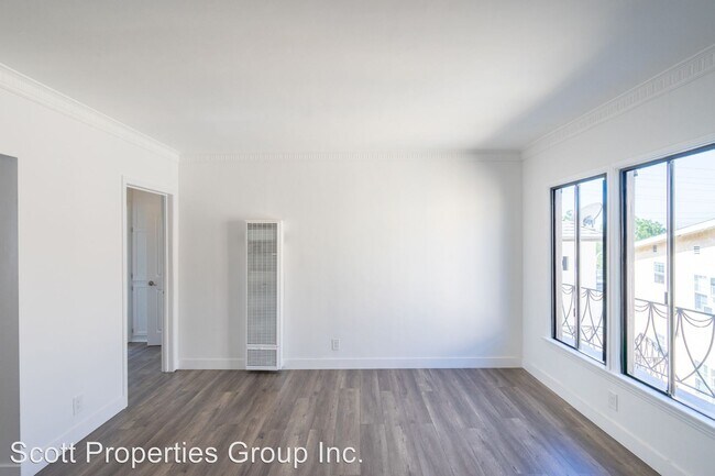 Building Photo - 5623-5633 Venice Blvd