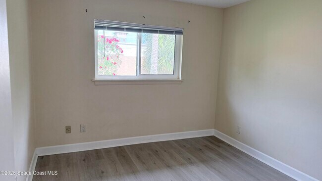 Building Photo - 1145 N Shannon Ave