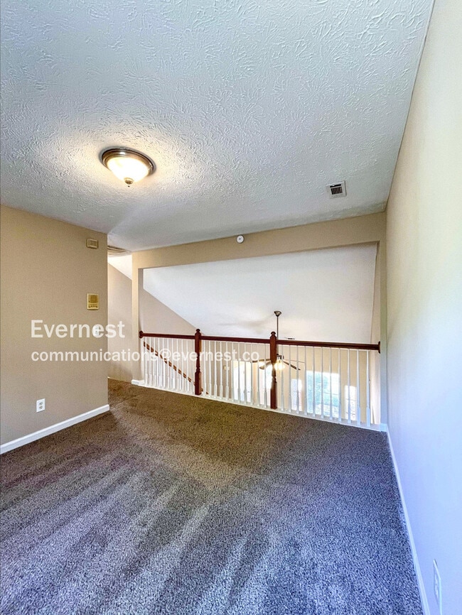 Building Photo - 5005 Cobblestone Creek Dr