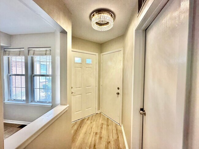 Building Photo - 1226 Clearview Ct