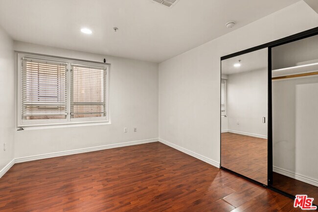 Building Photo - 2667 Menlo Ave