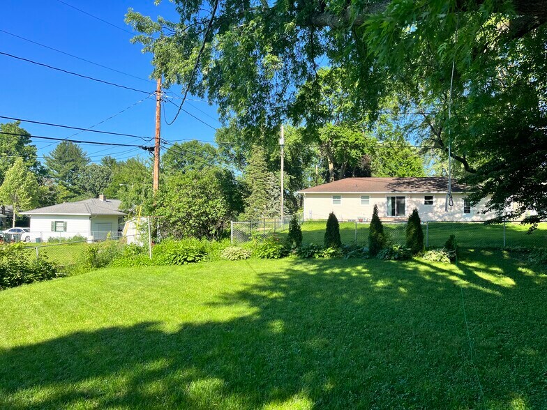 Building Photo - 5604 Alder Rd