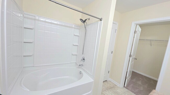 Building Photo - 3 Bedroom, 2.5 bath townhome in Creekside of Richmond Hill