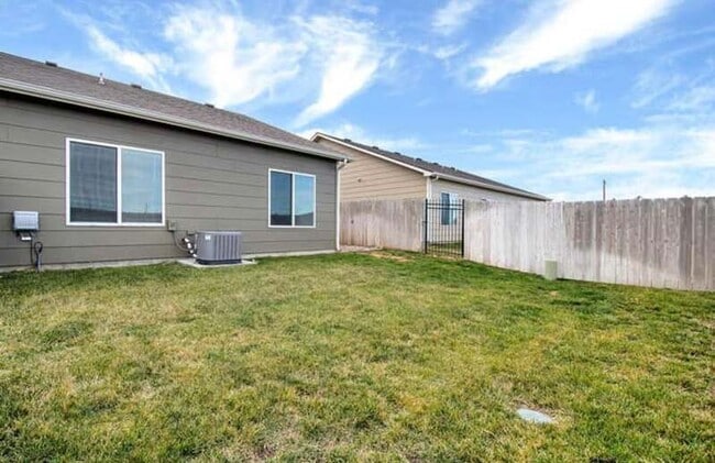 Building Photo - 454 S Longbranch Dr