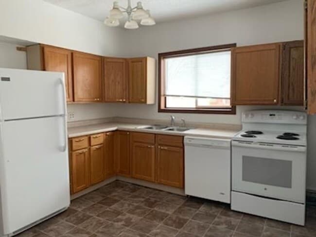 Building Photo - Adorable 4 Bed 2 Bath Home
