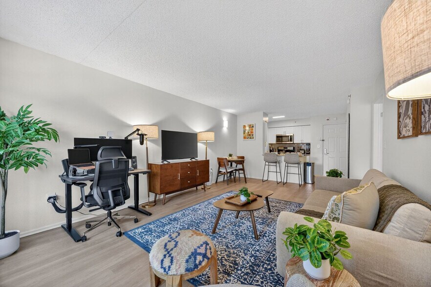 Building Photo - 444 Washington Blvd