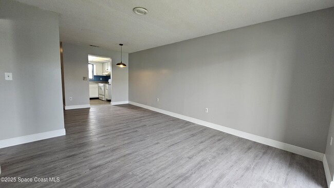 Building Photo - 1556 University Ln