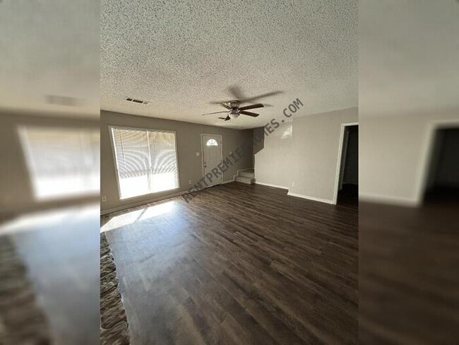 Building Photo - 205 Otter Pl