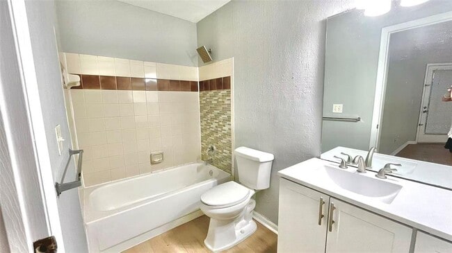 Building Photo - 6064 Westgate Dr