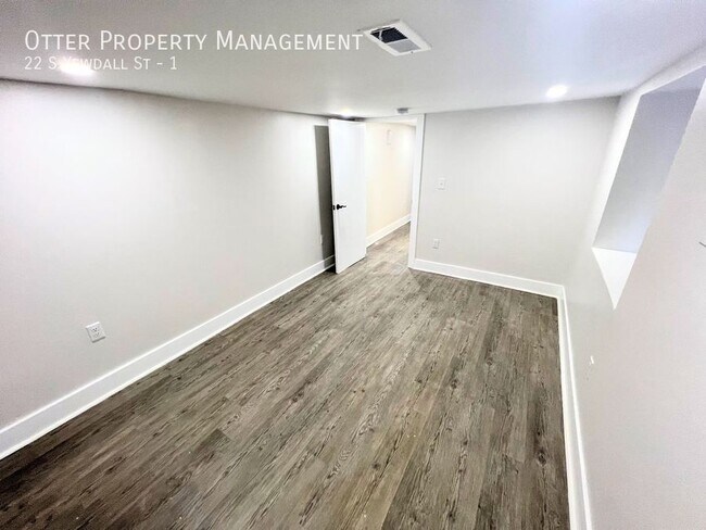 Building Photo - 22 S Yewdall St