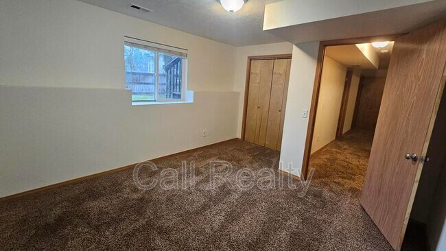 Building Photo - 1217 E Chantel Dr