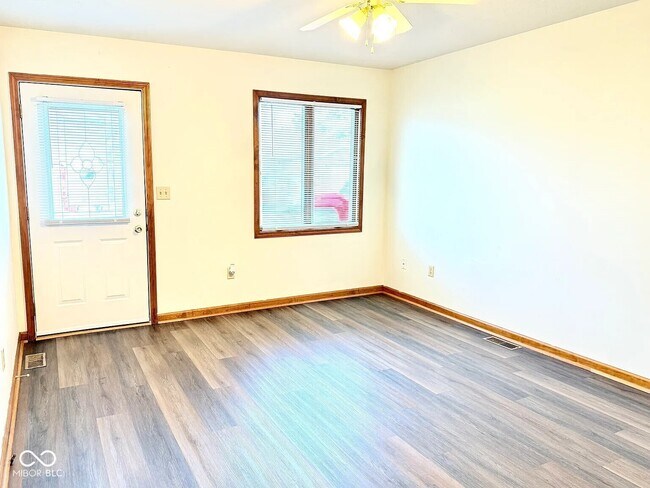 Building Photo - 731 W Gaston Dr