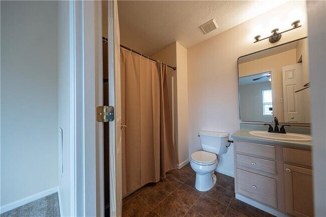 Building Photo - 222 Castle Creek Dr