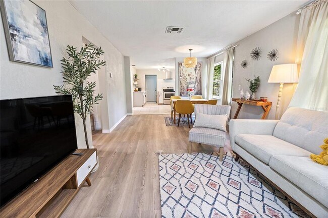 Building Photo - 3607 E 24th Ave