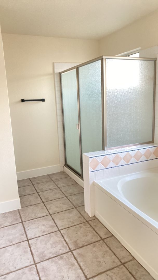 Building Photo - Charming Home in Turlock's Alpine Estates - $500 OFF FIRST MONTH RENT MOVE IN SPECIAL