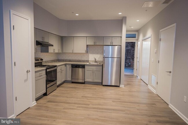 Building Photo - 218 W Main St