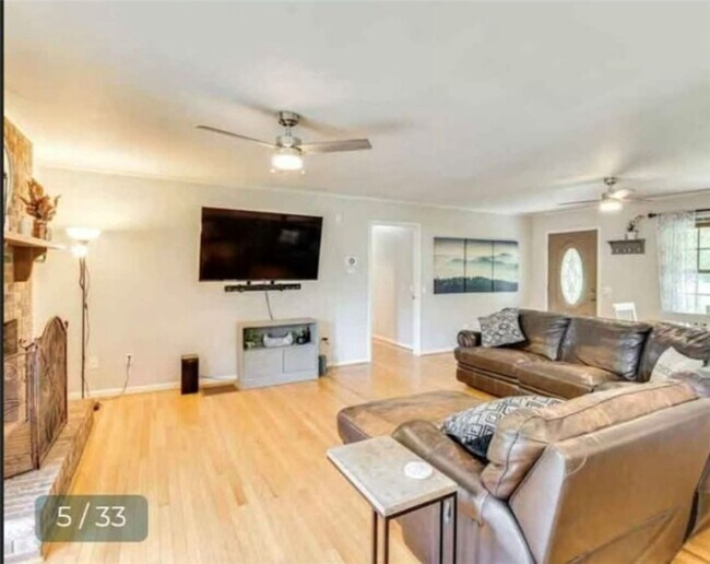 Building Photo - 100 Arphenia Dr