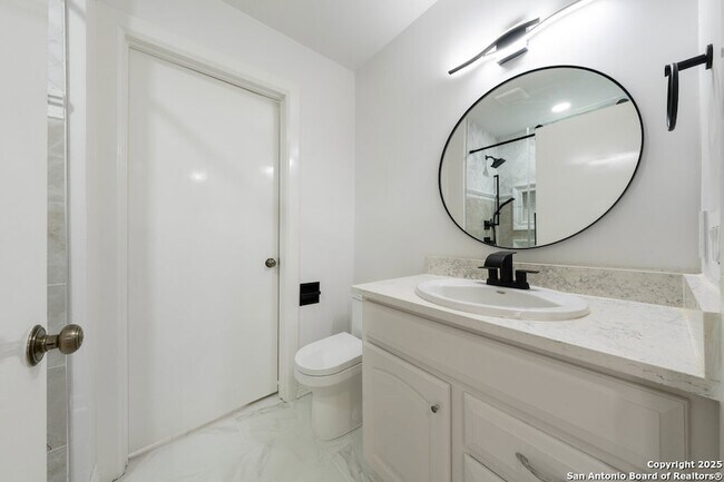 Building Photo - 7815 Broadway St