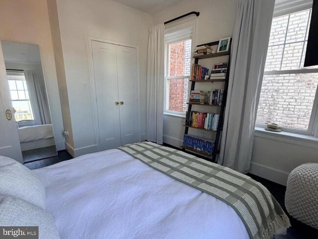 Building Photo - 1332 15th St NW