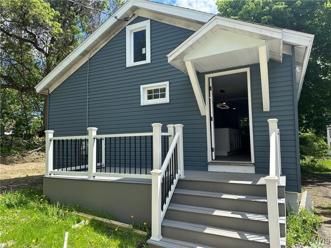Primary Photo - 354 1/2 Gertrude St