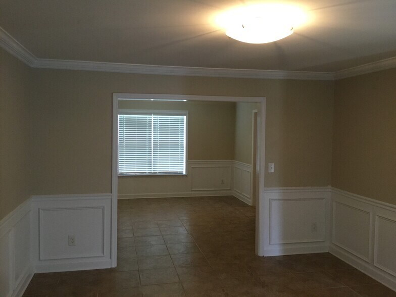 Building Photo - 5622 Falls Ridge Ln