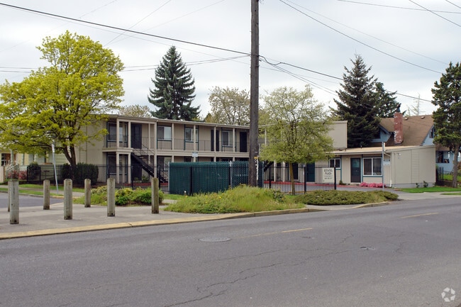 Building Photo - estates plaza
