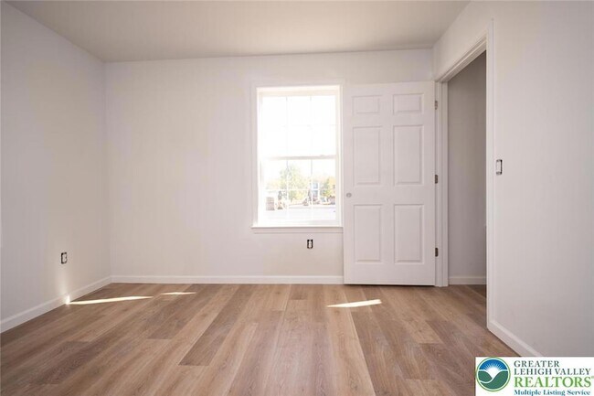Building Photo - 5994 Coplay Rd