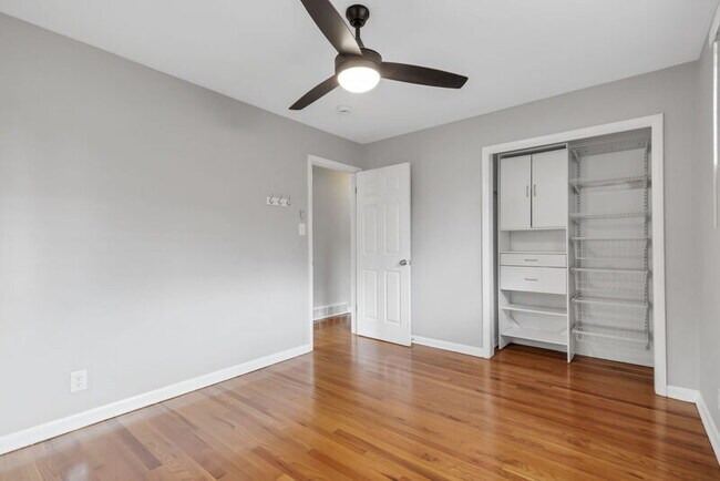Building Photo - 1225 S Depew St