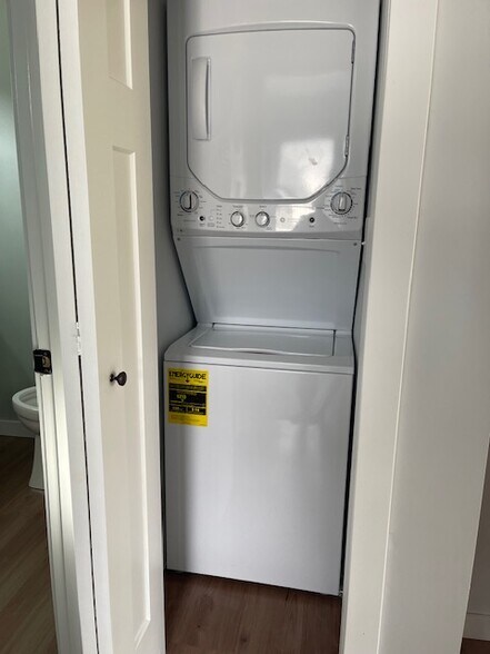 Building Photo - 807 E State St