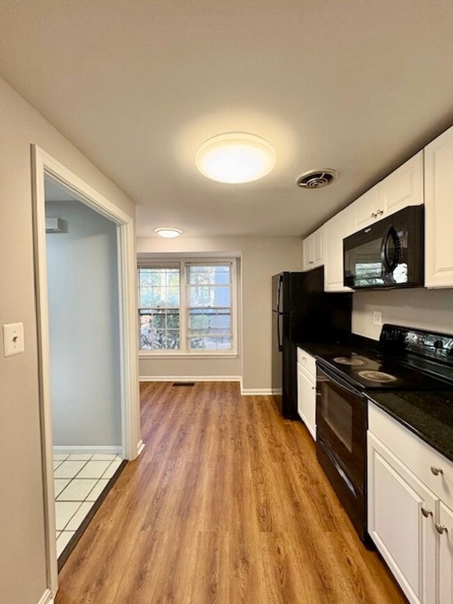 Building Photo - Beautiful end-unit townhome. Walkout basem...