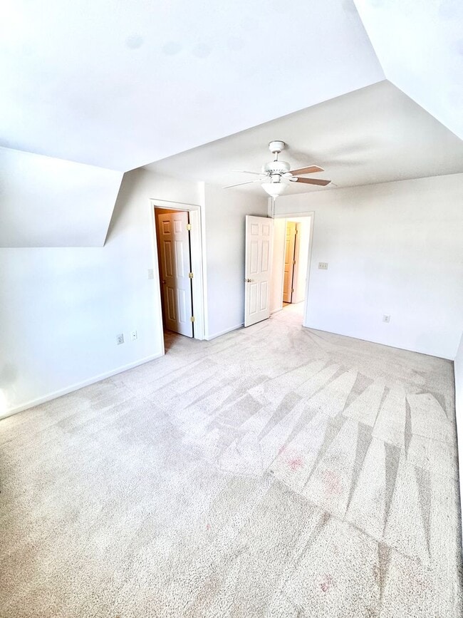 Building Photo - FIVE BEDROOMS in PARKLAND SCHOOLS!