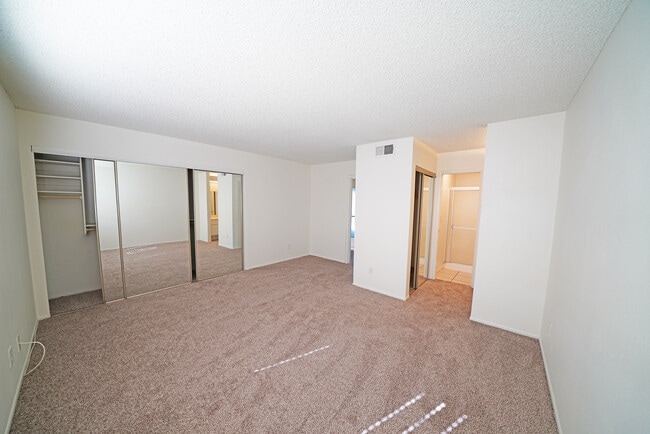 Building Photo - 16916 Shinedale Dr