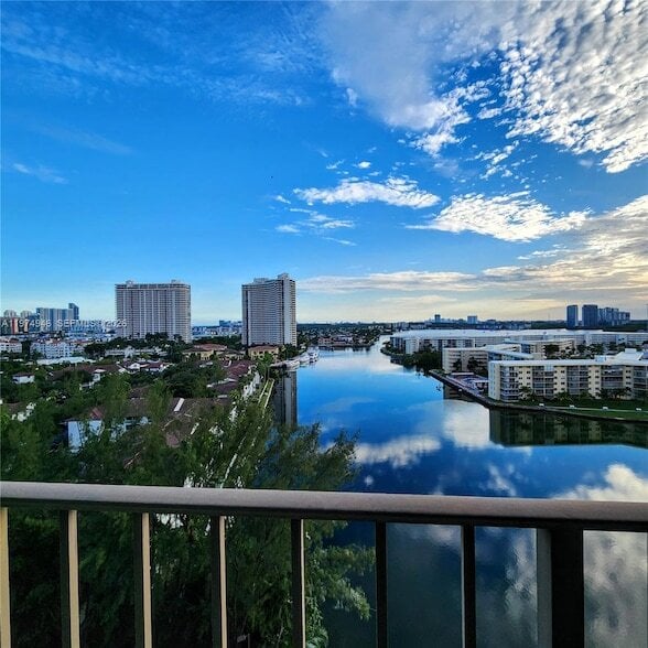 Building Photo - 18151 NE 31st Ct