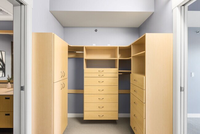 Building Photo - 1310 NW Naito Pky