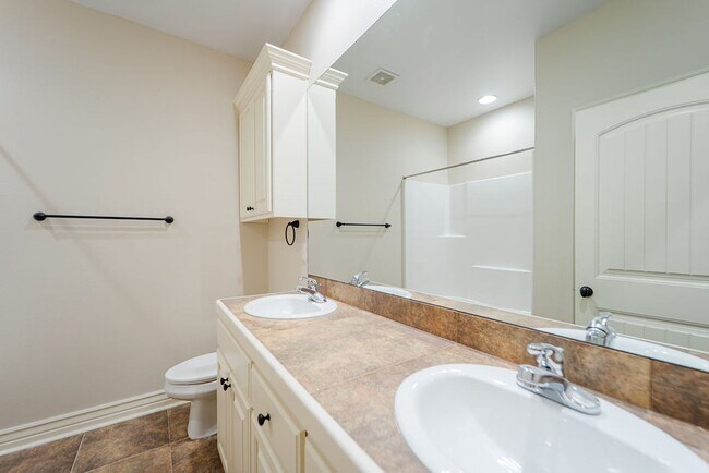 Building Photo - 2000 Square feet, of gorgeous living space in Hot Springs Village.