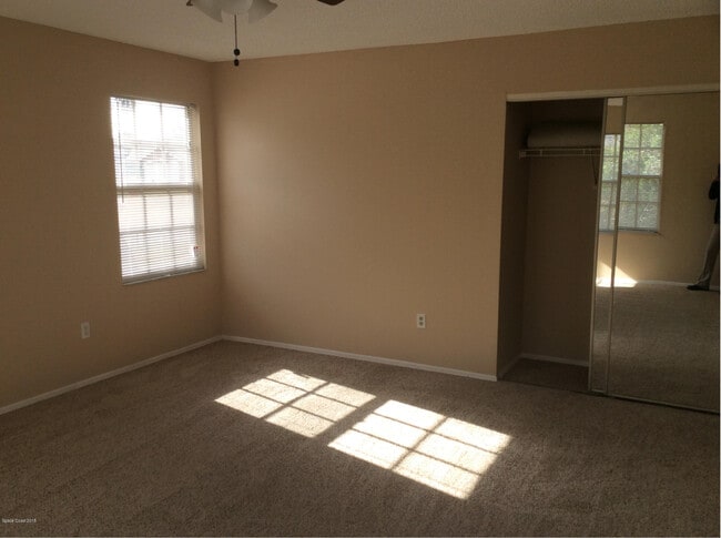 Building Photo - 706 Davidson St SE