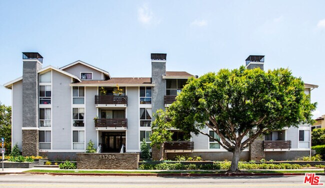 Building Photo - 11706 Montana Ave