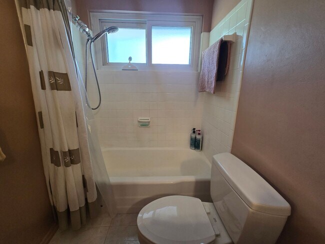 Building Photo - 2441 Gulf Gate Dr