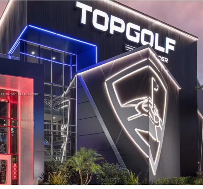 Building Photo - 909 NE 7th St