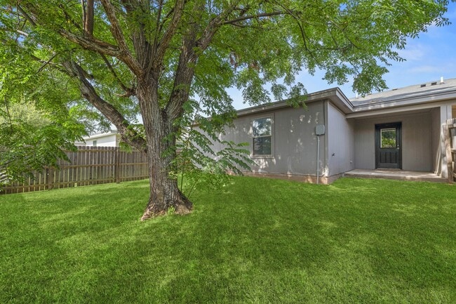 Building Photo - 1809 Indian Trail Dr