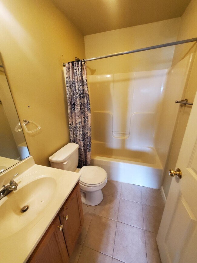 Building Photo - 667 Walnut Tree Dr