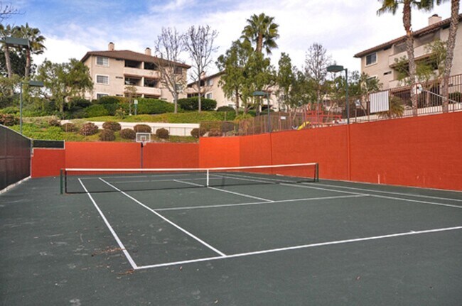 Building Photo - Immaculate Upper End 1 Bed 1 Bath Condo in...