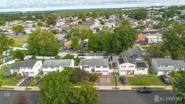 Building Photo - 62 Pinho Ave