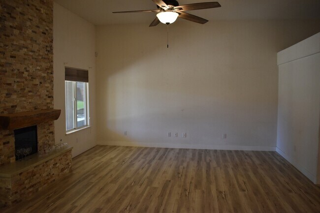 Building Photo - 6310 Diamond Ct